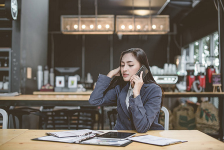 數(shù)字時(shí)代的青春剪影 在圖書(shū)館中探索線上商務(wù)咨詢的新機(jī)遇